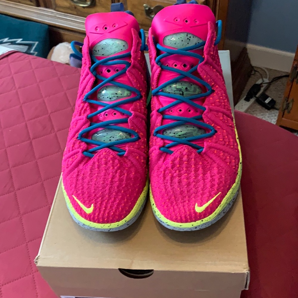 Lebron 18 size 10.5